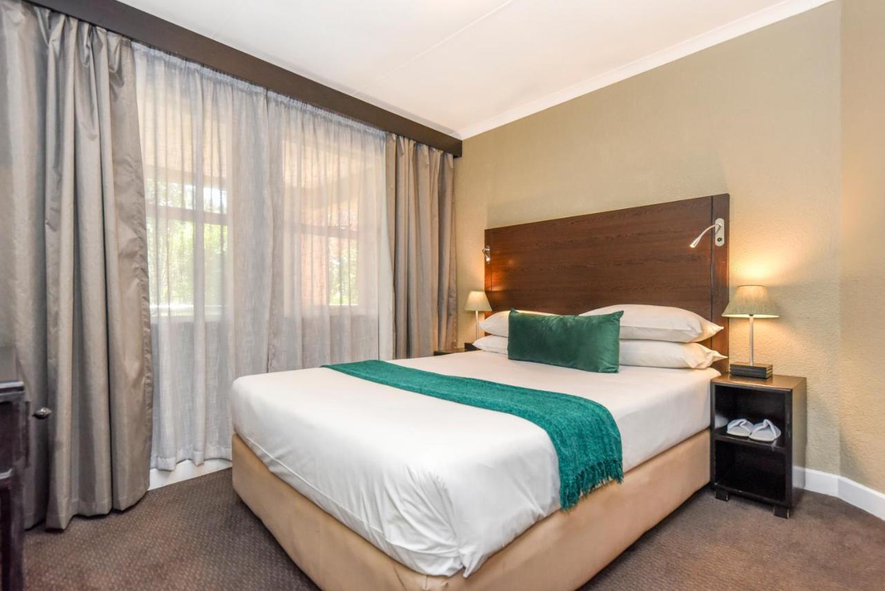 Mercure Hotel Bedfordview Johannesburg Exterior photo