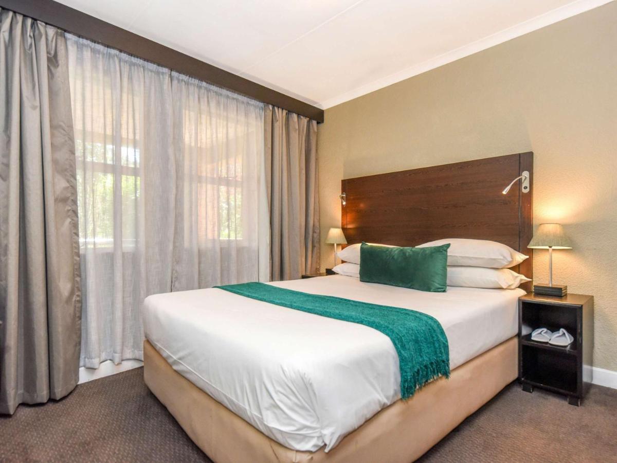 Mercure Hotel Bedfordview Johannesburg Exterior photo