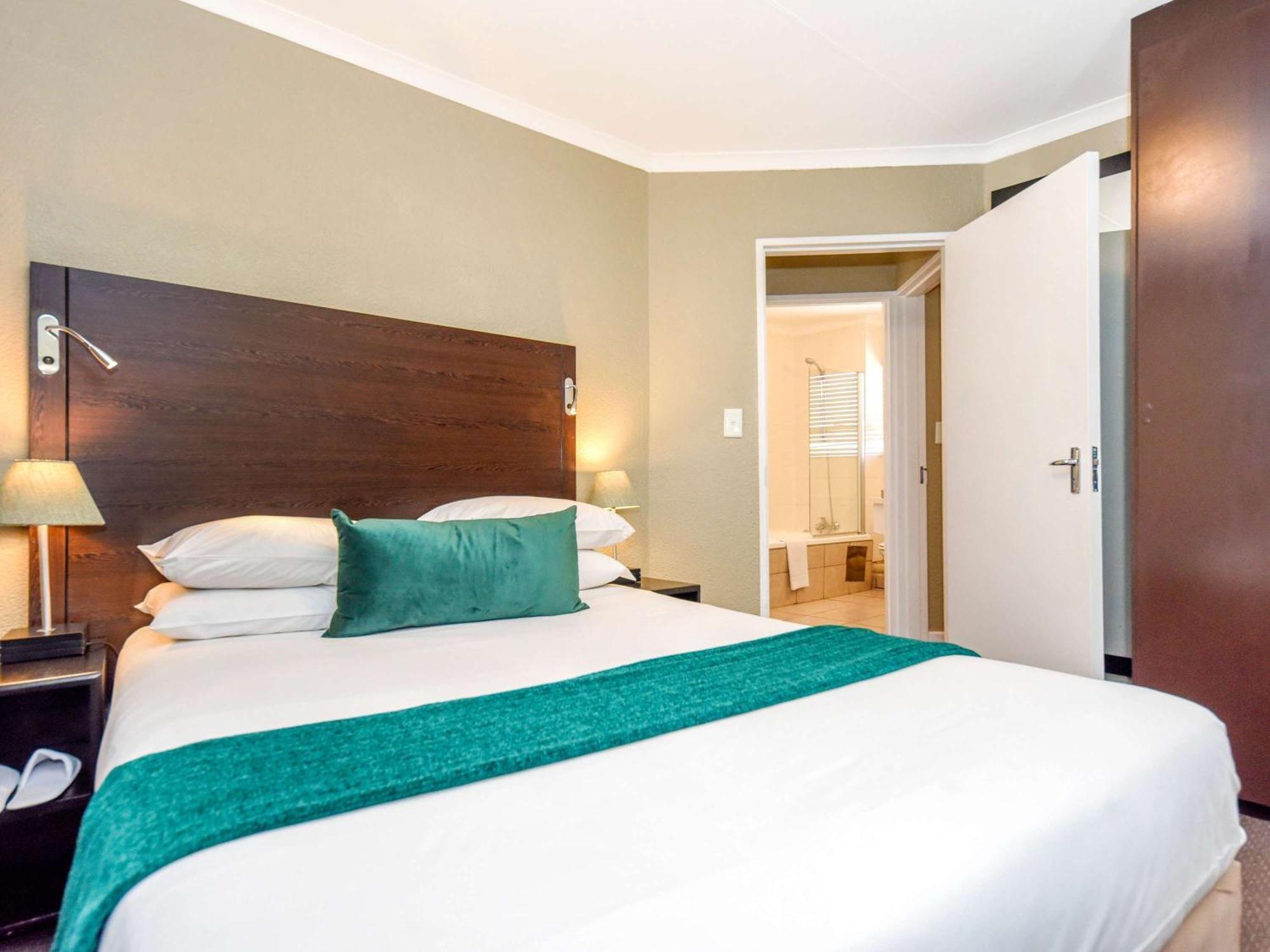 Mercure Hotel Bedfordview Johannesburg Exterior photo